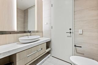 Stylish Luxury Apartment in Albert Park with Pool, Gym & Free Parking - 1