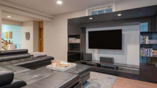 Secluded Estate • Optional Guest House Pond Playroom Gym Theater Sunny Pond by AvantStay - 6