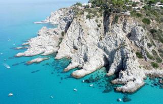 Gorgeous Apartment In Ricadi With House Sea View - 0