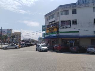 Sederet FamilyMart Jalan Beserah - 5