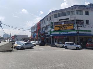 Sederet FamilyMart Jalan Beserah - 6