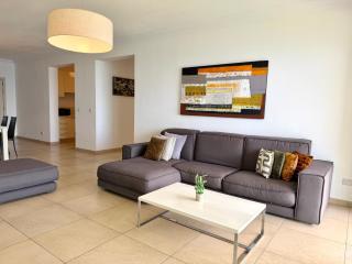 Modern Seafront 2BR with Pool by ArcoCollection - 1