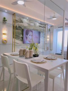 A&J Luxury Suite Staycation - Field Residences - 6