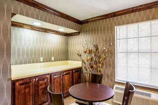 Super 8 by Wyndham Jackson MS Near the Fairgrounds - 4