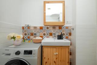 Two-Bedroom Bosphorus View Family Suite in Managed Aparthotel - Balcony - 1