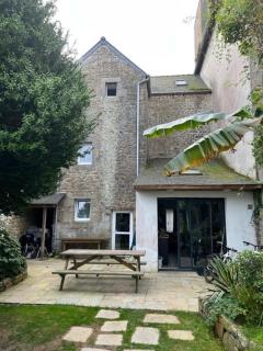 Charming vacation home with private pool, close to shops and sea - 9