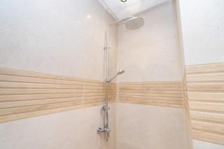 Appartement Élégant avec 2 Chambres Confortable - 2