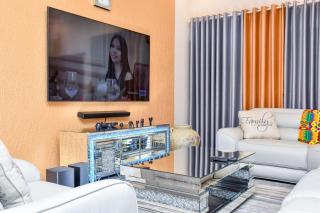 The African Palace- Free Airport Pick up - High Speed Starlink WiFi - Car Rental - 9