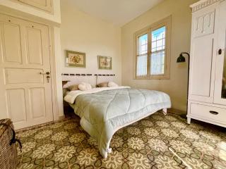 Charming Stone House - 8