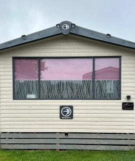 Charming Holiday Park Retreat in Morecambe - Family-Friendly Escape - 9