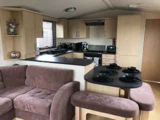 Charming Holiday Park Retreat in Morecambe - Family-Friendly Escape - 4