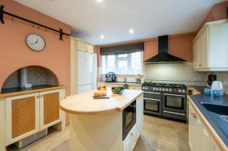 Heronsmead, sleeps 8 - Large Thorpeness house on the banks of Thorpness Meare - a boating lake - Close to Thorpeness beach, Golf Club and Thorpeness Country Club - Aldeburgh Coastal Cottages - 1