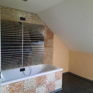 Farbenfrohe Dachgeschoßwohnung - 4