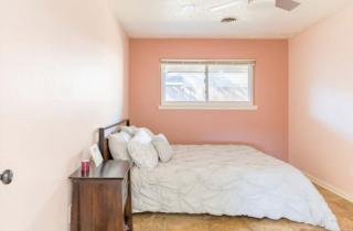 Peach room with pool - 0