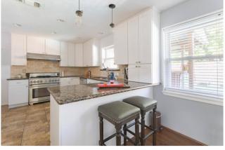 Peach room with pool - 7