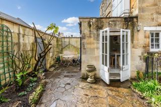 Catharine Place - Elegant Central 1-Bed Gem with Private Garden - 9
