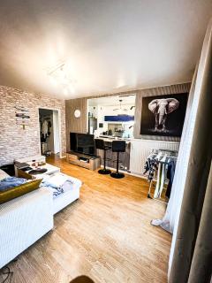 Beautiful 2-bedroom apartment with balcony and free parking - 2