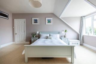 Stunning Sea View Home 2 Minutes Walk to the Beach - 9