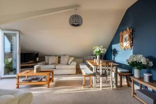 Stunning Sea View Home 2 Minutes Walk to the Beach - 2