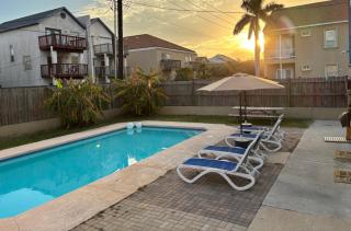 Neto's Nest, steps to beach, pool, sleeps 18 plus - 4