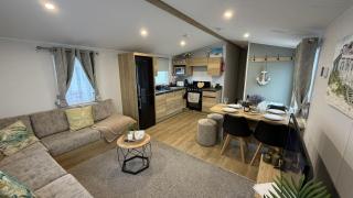 Big Boss Caravan-Camber Sands,Sleep 8, Free Wi-Fi, Netflix, Parking - 4