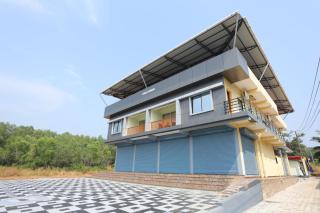 The Penthouse at Swiss Avenue - 9