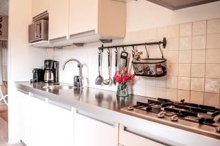 StayatSas Julia stijlvol ingericht, kindvriendelijk, in het bos, hondje mag mee, parkeren op oprit - 3