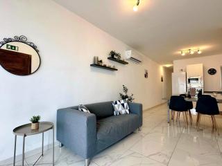 Penthouse with views of Msida Yacht Marina and Valletta - 9