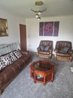 Family-Friendly Detached House Near Leeds and Bradford with Garden - 0