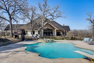 Post Oak Estate Pool, Spa and Rec Barn on 16 Acres - 0