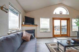 Walk to Beach! Pet-Friendly Westport Home with Views - 7