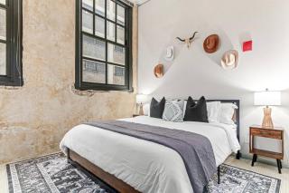 DT 2BD Steps from Target Field+GYM+KTCHN+LNDRY - 2