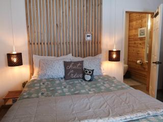 Private Hummingbird Room - Modern & Cozy - 8