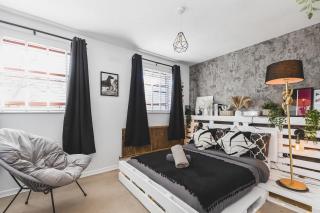 Relax 2BDR with Sauna, Hot Tub and Cinema - London - 7