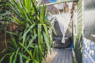 Relax 2BDR with Sauna, Hot Tub and Cinema - London - 8