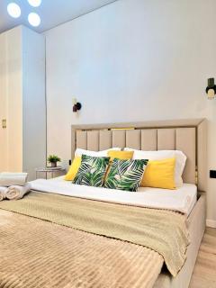 In the upper side of the city with mountain view - 8