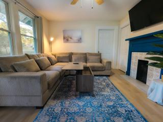 The Crestwood - Entire 3BR Home - Wi-Fi - Parking - Utilities Included - 25 Min to Atlanta World Cup Stadium - 2