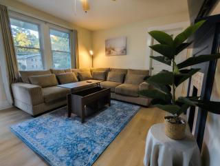 The Crestwood - Entire 3BR Home - Wi-Fi - Parking - Utilities Included - 25 Min to Atlanta World Cup Stadium - 1