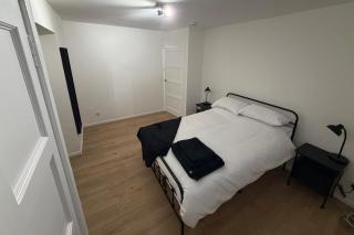 Spacious 2 bed apartment with off street parking - 3