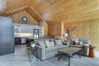 Sauna and Game Room! Tranquil Retreat on Grace Lake - 4