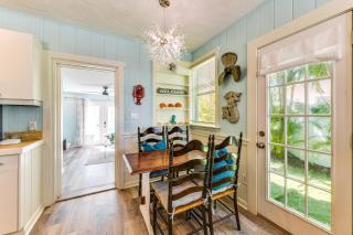 Vintage Mermaid Cottage 4 Mi to Siesta Key Beach - 1