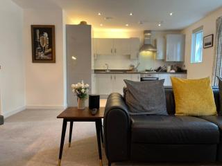 Central Peterborough Smart Home Flat Near Station - 5