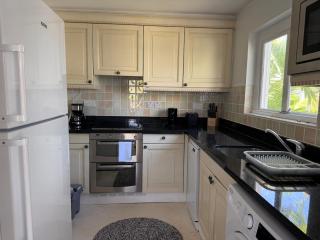 Charming poolside condo in Cap Cove - 2