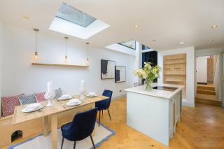 VESTO Four Bedroom Home in Dulwich - 1