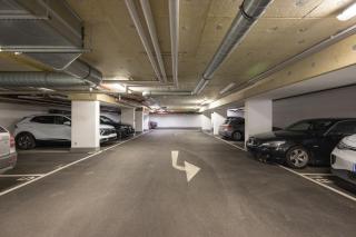 Deluxe City Center Apartment! Free Garage parking included! - 5