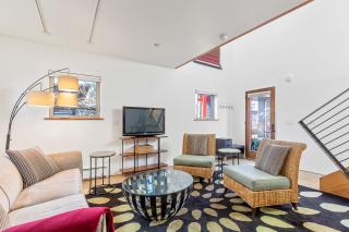 Modern Living w hot tub in Alberta Arts District - 0