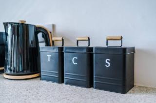 Large 6-Bedroom Family Home in Willenhall - 1