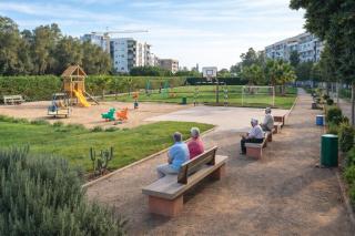 Cozy Apartment Near Airport - 3