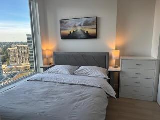 Modern apartment, free parking in King George Hub - 2