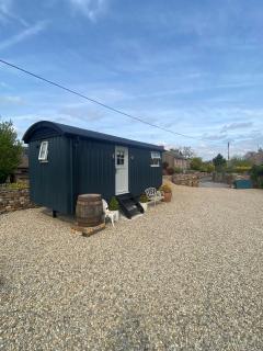 Ewes Rest Shepherds Hut - 2